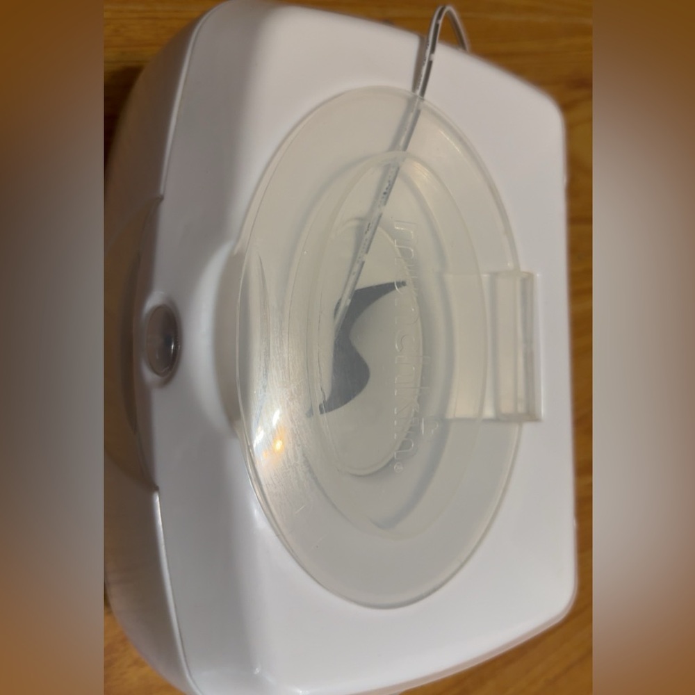 White Wipe Warmer with Clear Lid
